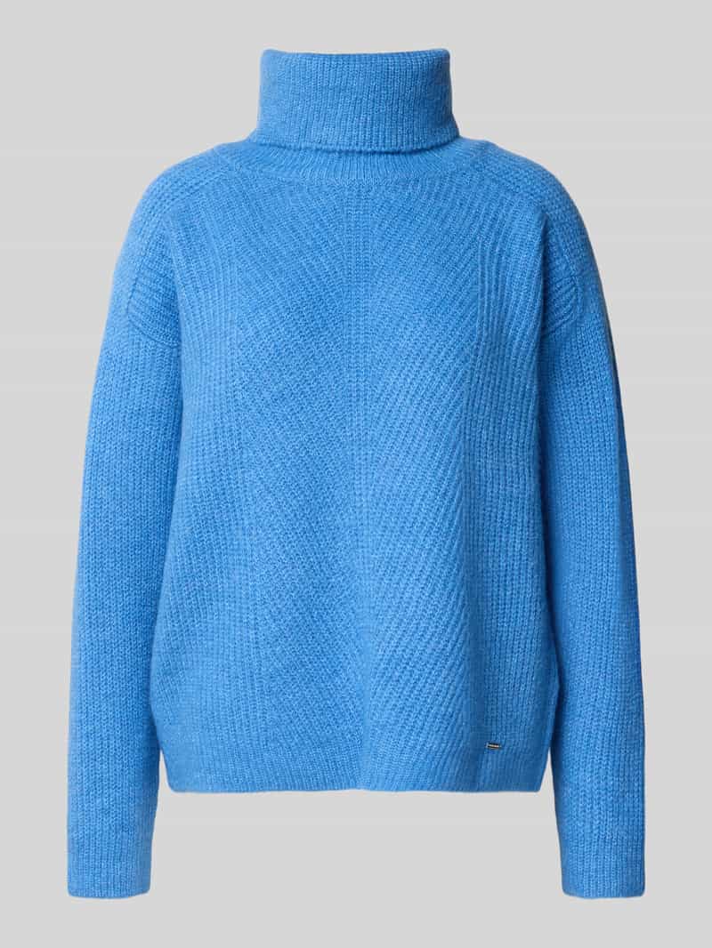 Sweter z dzianiny z golfem