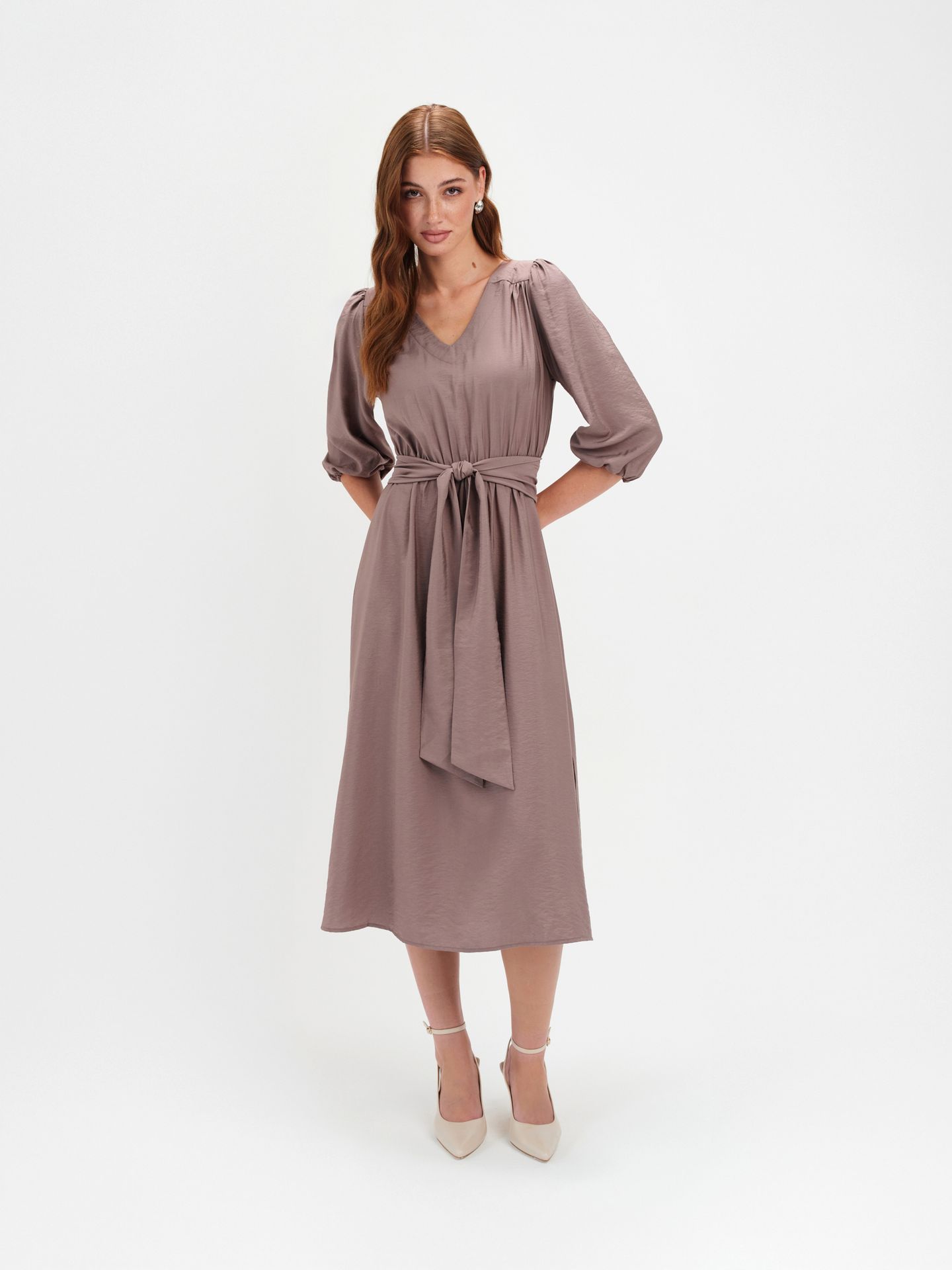 Elegancka sukienka z wiązaniem