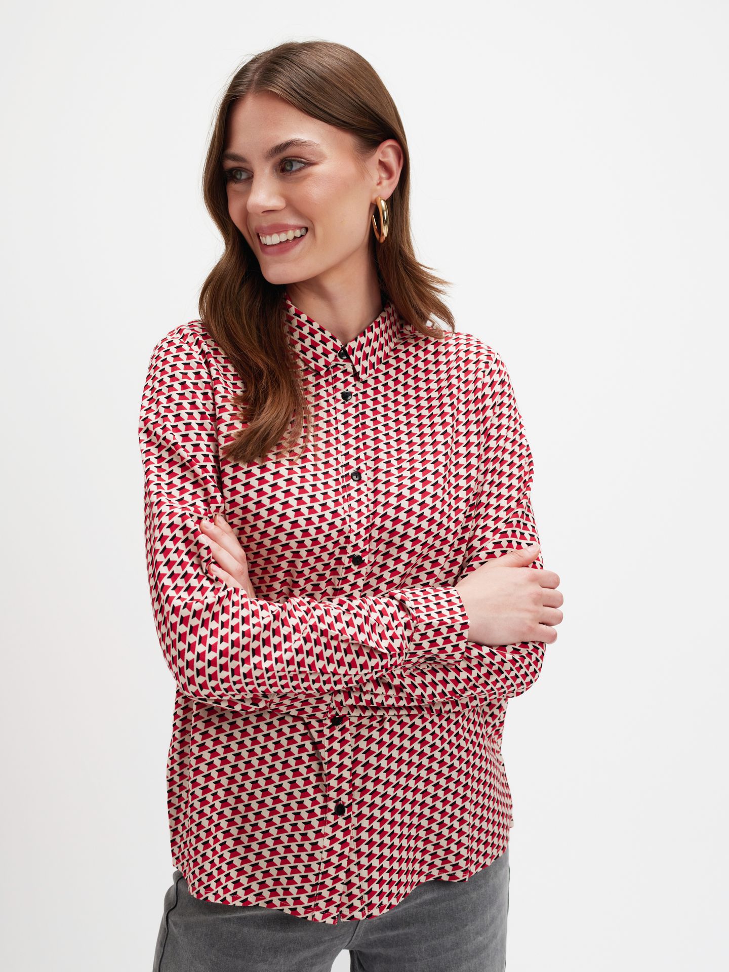 Koszula z czerwonym geometrycznym wzorem