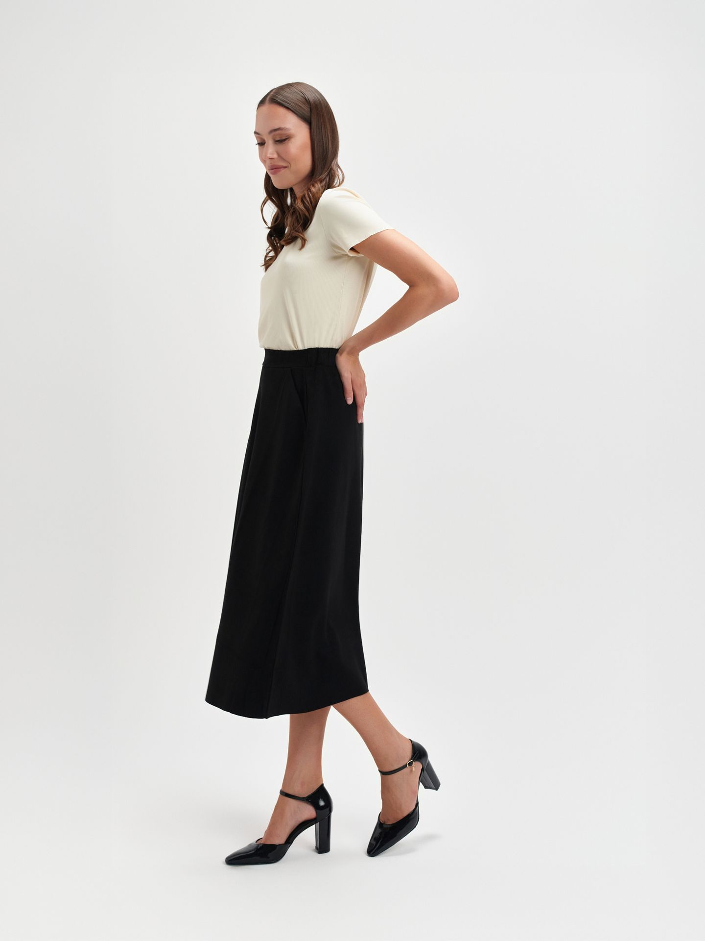 Trapezowa czarna spódnica