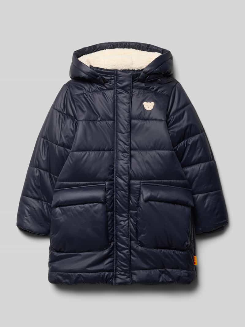 Pikowana kurtka o kroju regular fit z wyhaftowanym logo