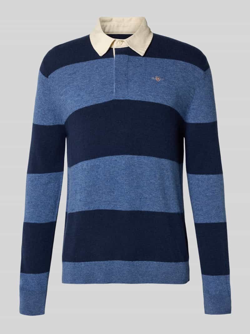 Sweter z dzianiny z wyhaftowanym logo