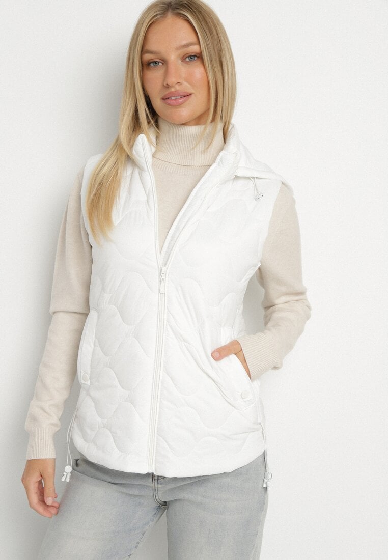 Biała Kamizelka z Odpinanym Kapturem Ozdobiona Pikowaniem Cirisse