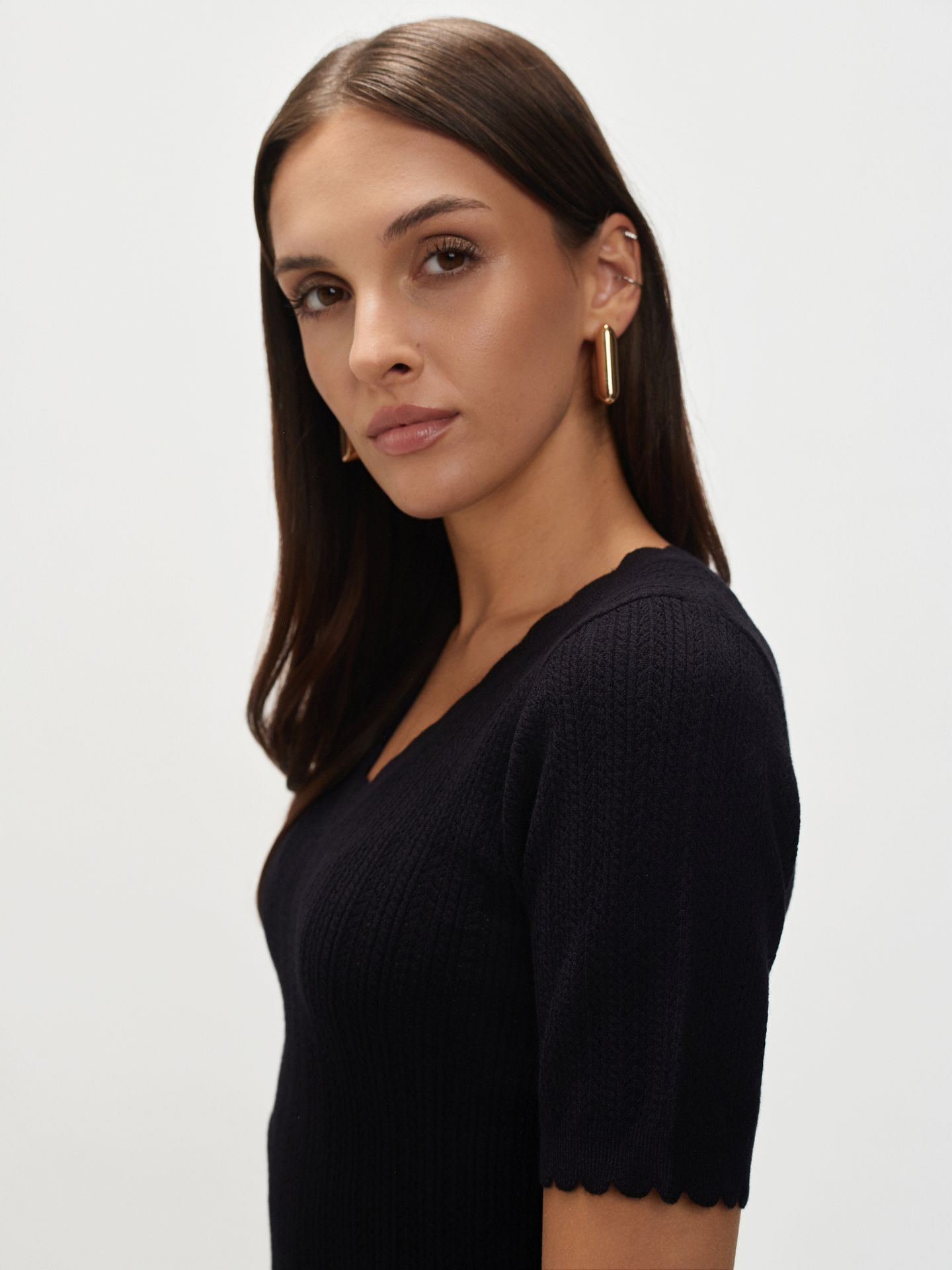 Czarny ażurowy sweter