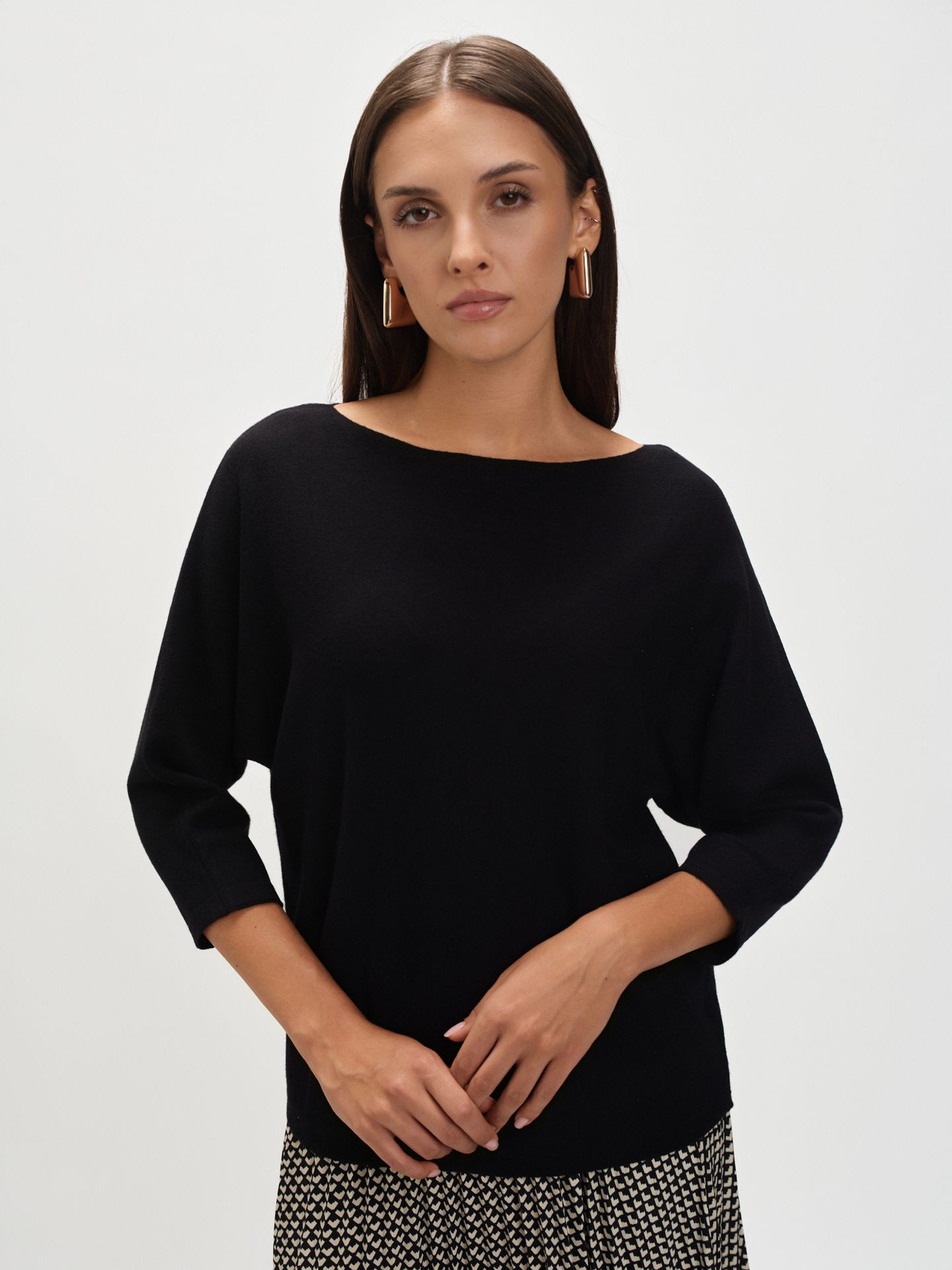 Klasyczny czarny sweter