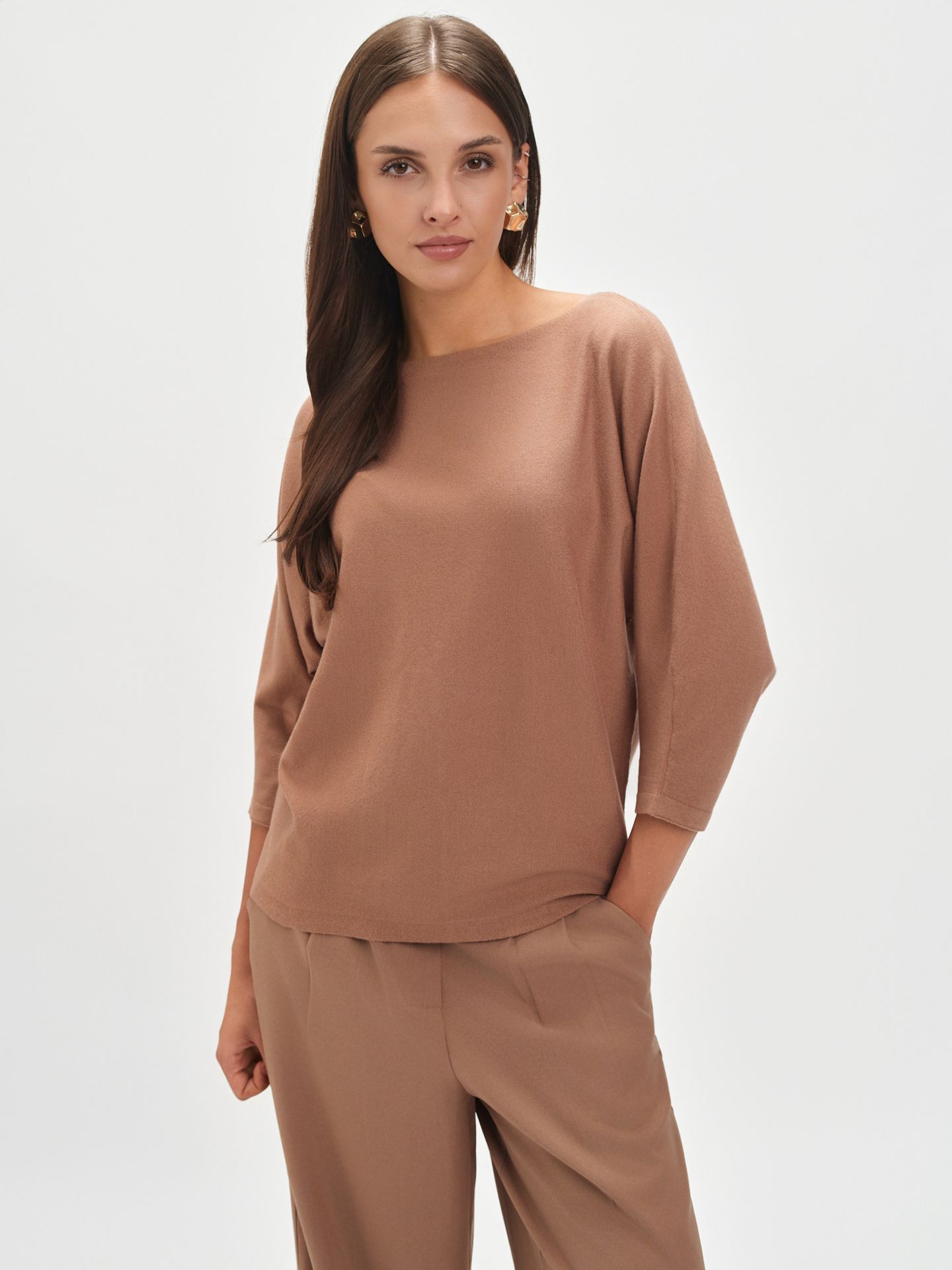 Klasyczny beżowy sweter