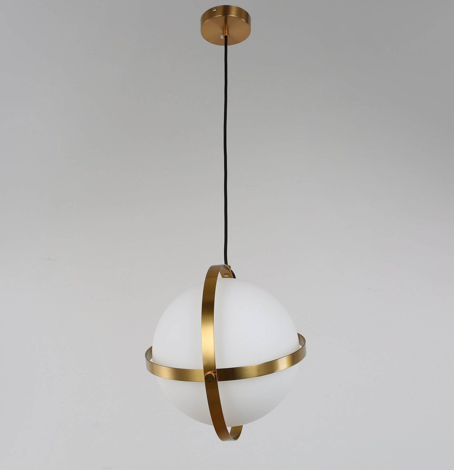 SIGNIA D20 lampa wisząca mosiężna z kloszem ozdobionym obręczami E27