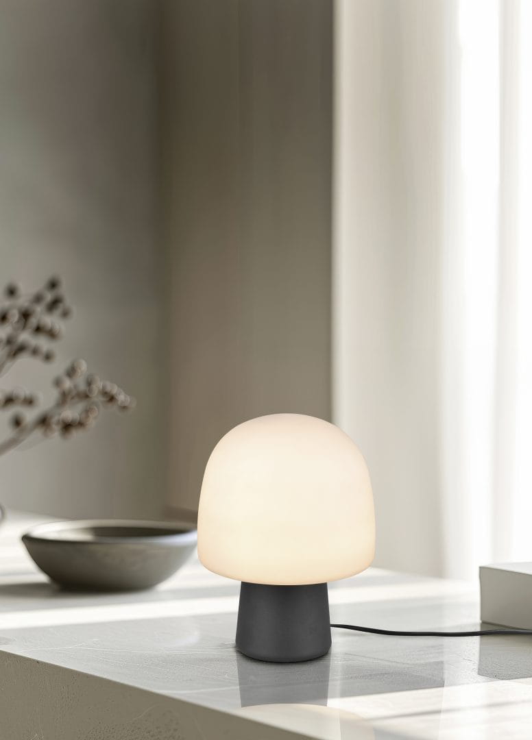 STEEN 568200132 lampa stołowa czarna klosz jasnoszare szkło 1xE14