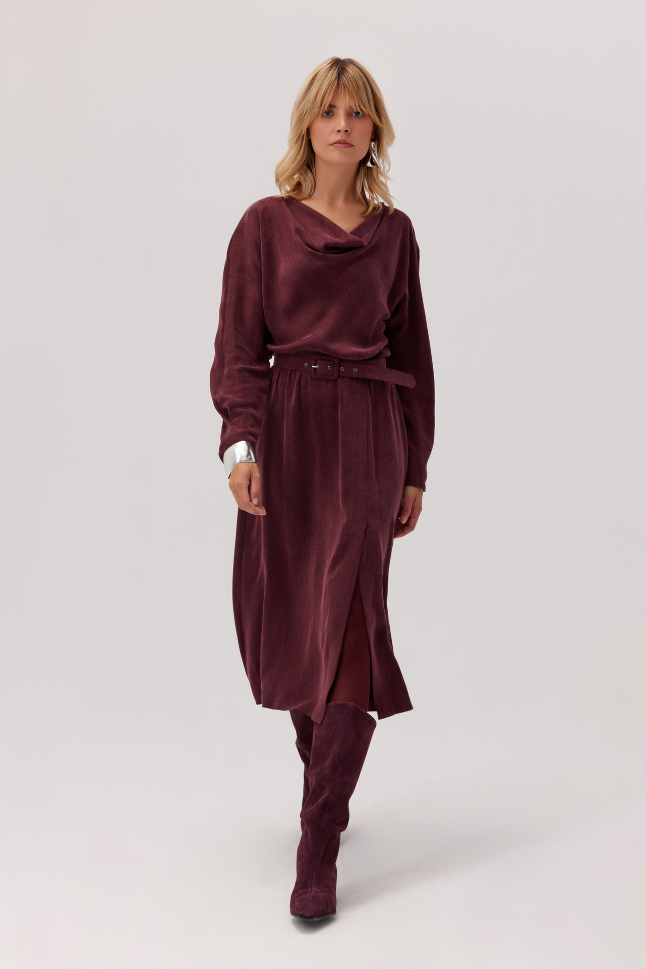 Sukienka z paskiem Nelly bordowa