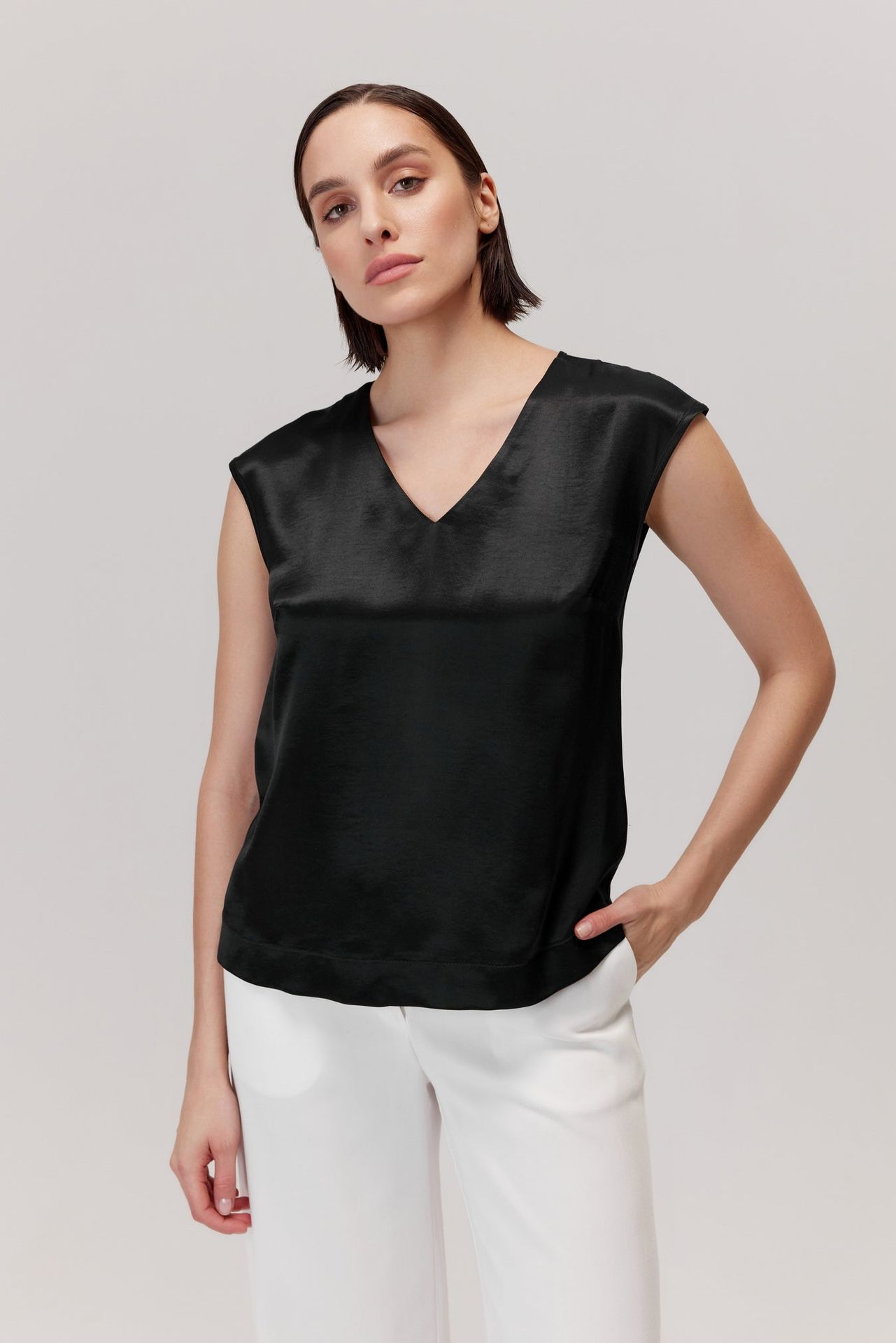 Top z wiskozy Aylin czarny