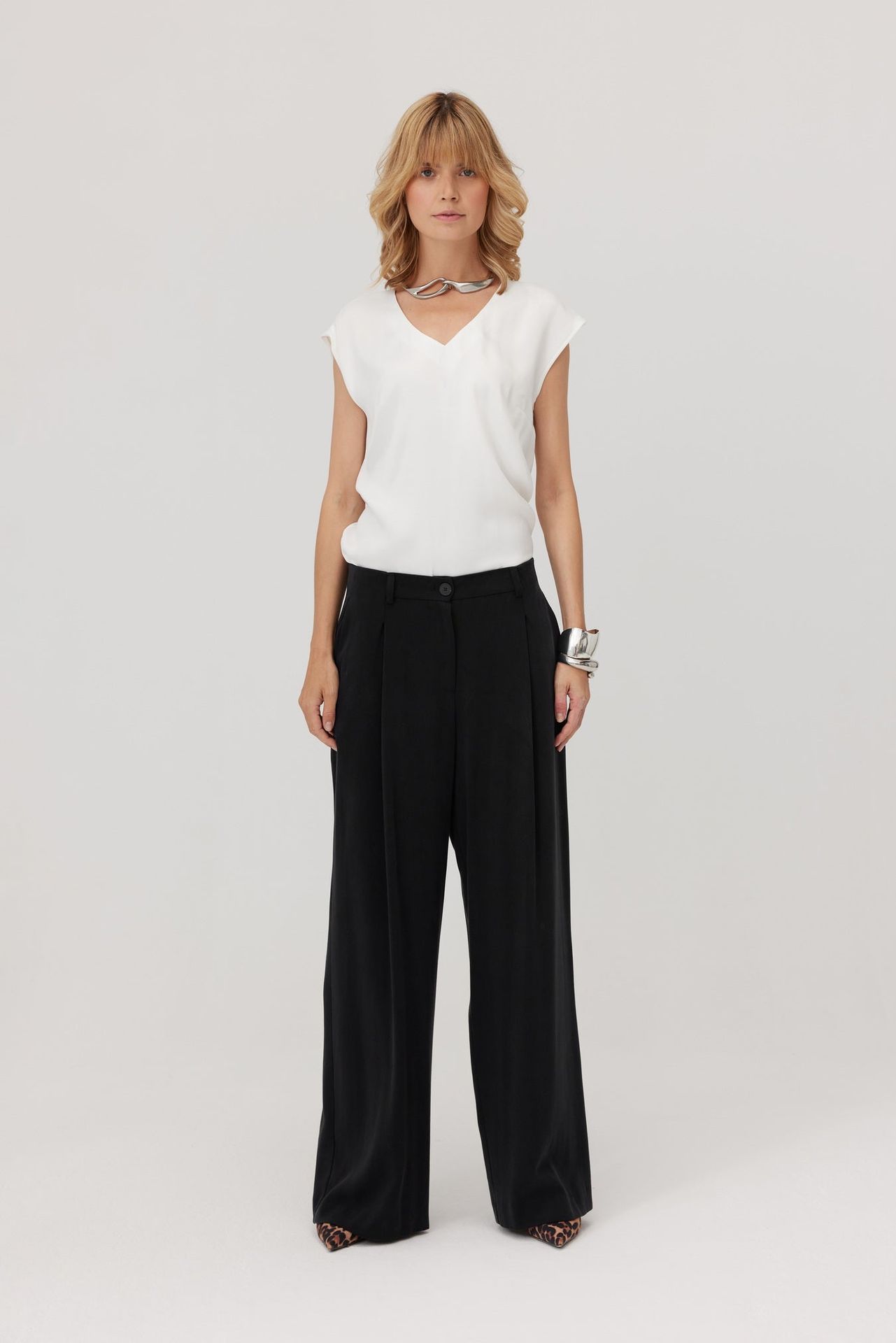 Top z wiskozy Aylin biały