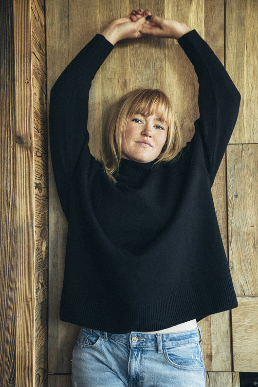 IRBIS Czarny Wełniany Sweter Oversize z Golfem 100% Wełny Merino RWS