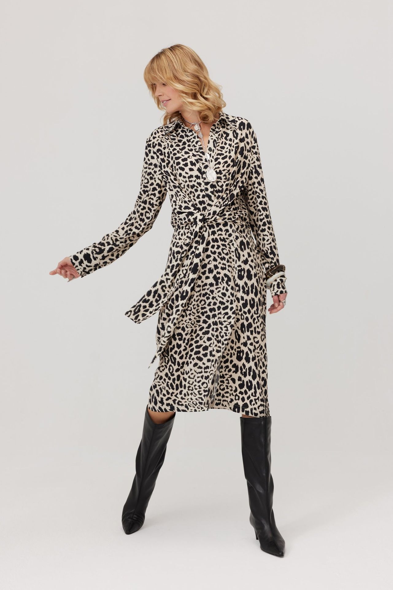 Sukienka szmizjerka w panterkę Emre