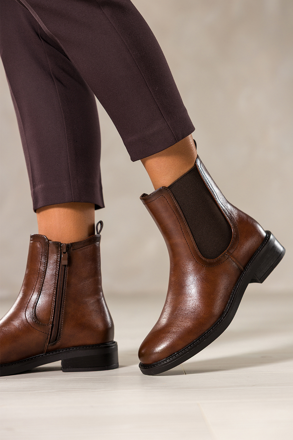 Brązowe botki damskie Sergio Leone na niskim klocku guma w cholewce YG74887