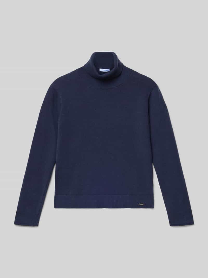 Sweter z dzianiny z golfem