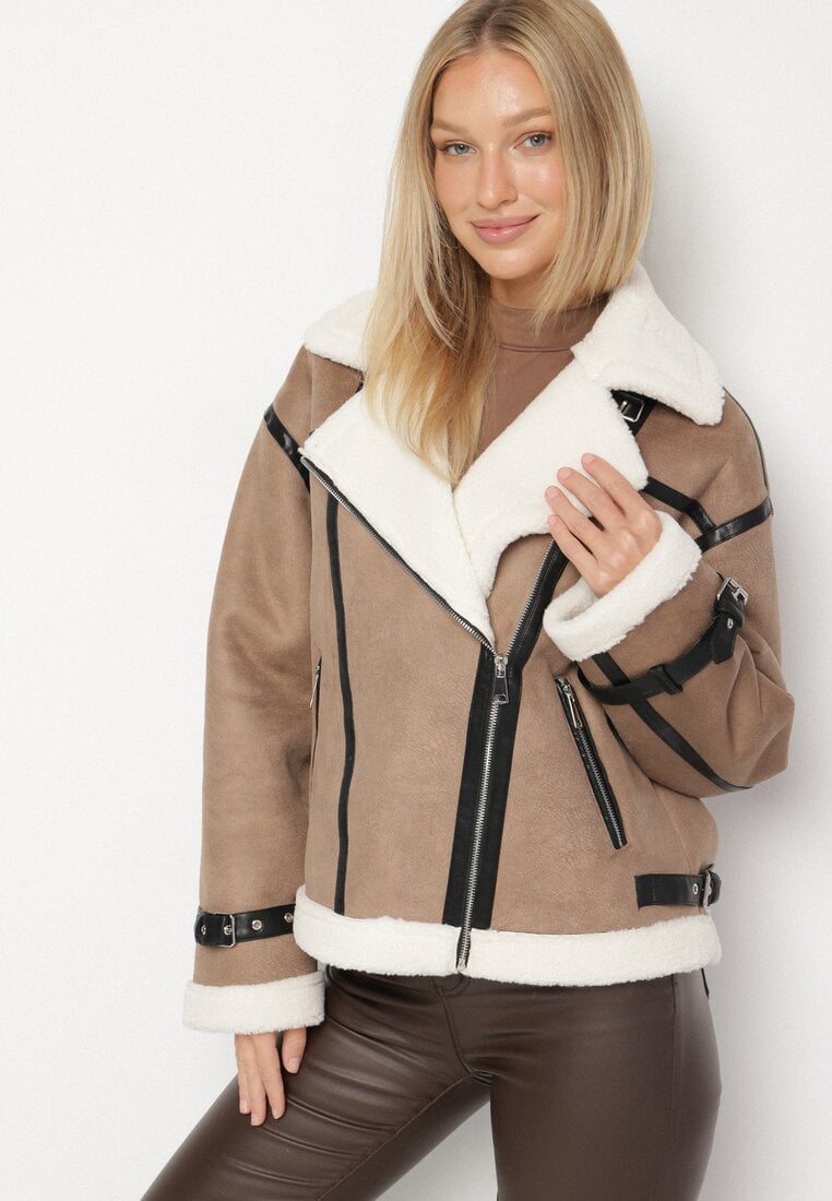 Ciemnobeżowa Kurtka Ramoneska Biker z Futerkiem i Paskami z Klamrami Mandrie