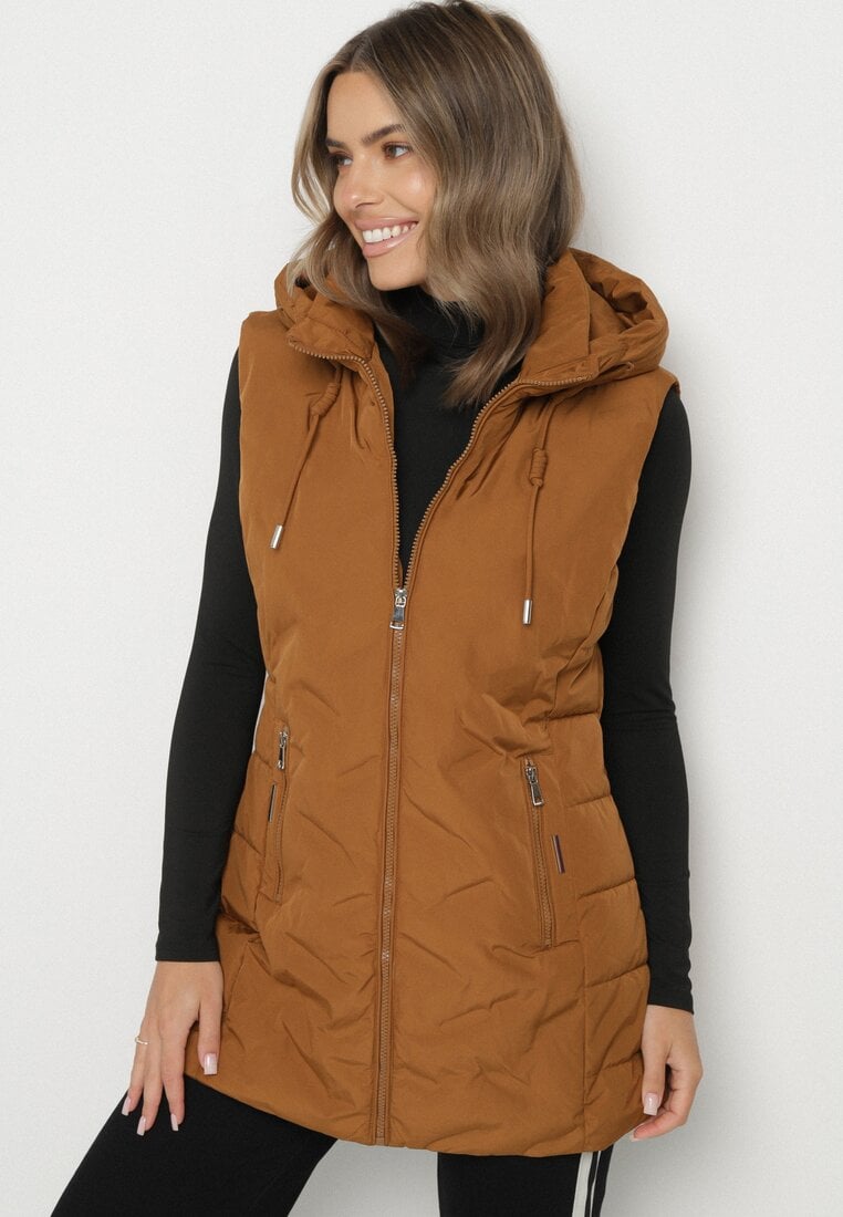 Brązowa Przejściowa Kamizelka o Taliowanym Kroju z Kapturem Olendra