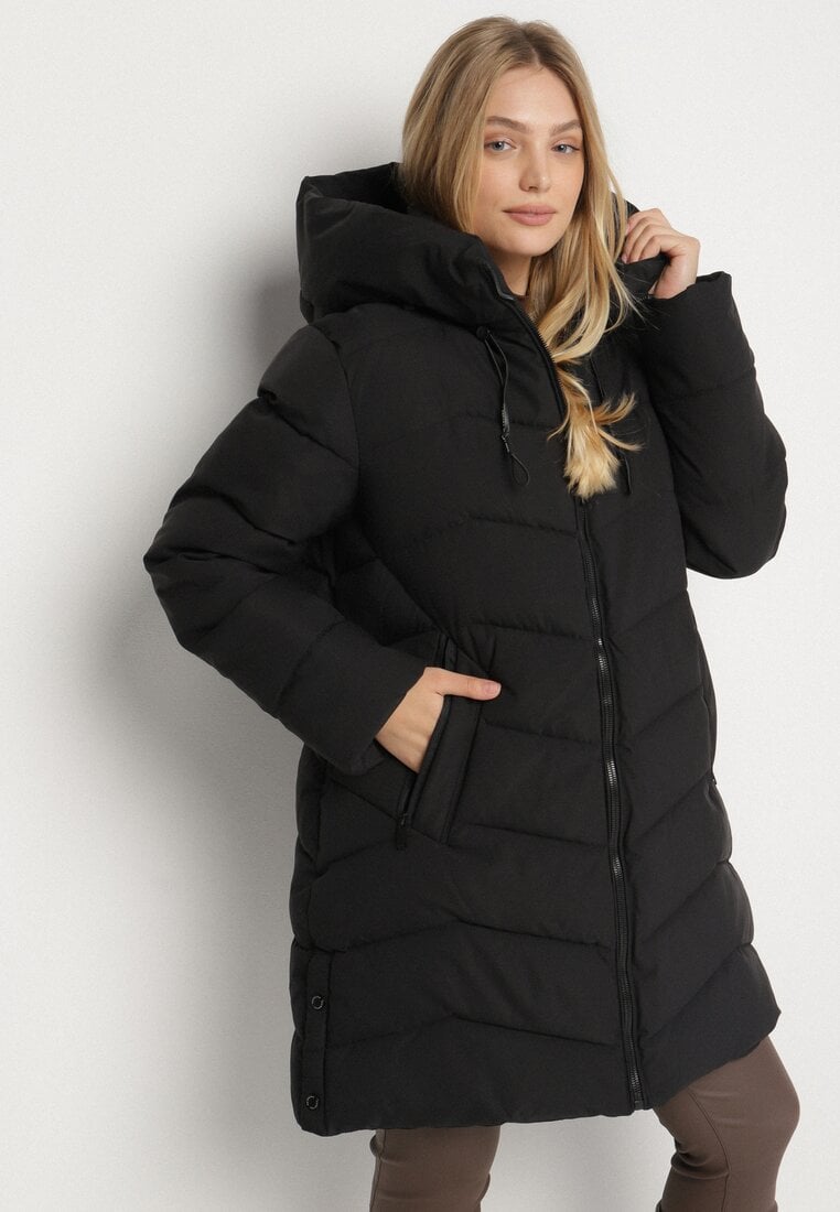 Czarna Pikowana Kurtka o Prostym Kroju z Wysokim Kołnierzem i Kapturem Zenive