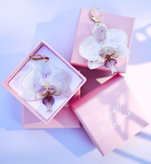 Kolczyki złote z kwiatem orchidei