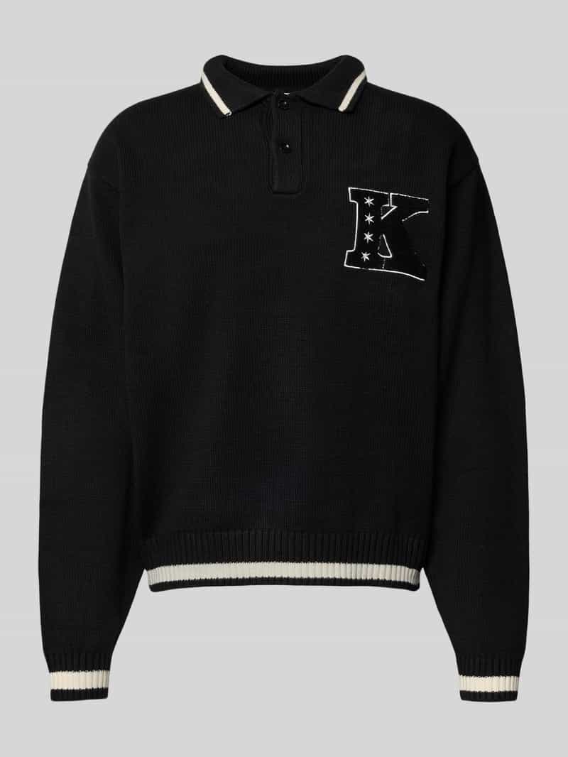 Sweter z dzianiny z kołnierzykiem polo i haftem