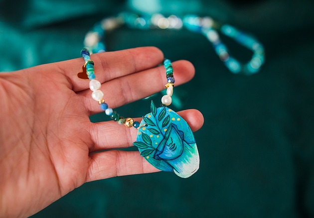 Długi naszyjnik Ocean myśli z naturalnych kamieni