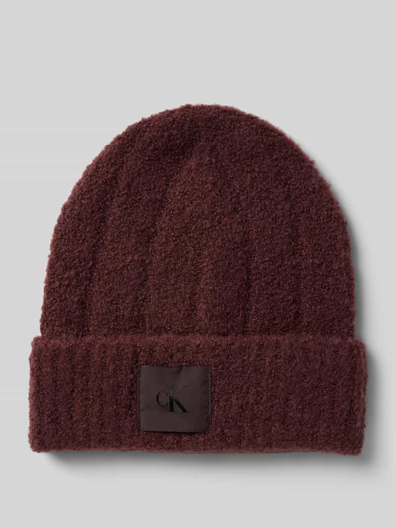Czapka beanie z efektem bouclé i naszywką z logo