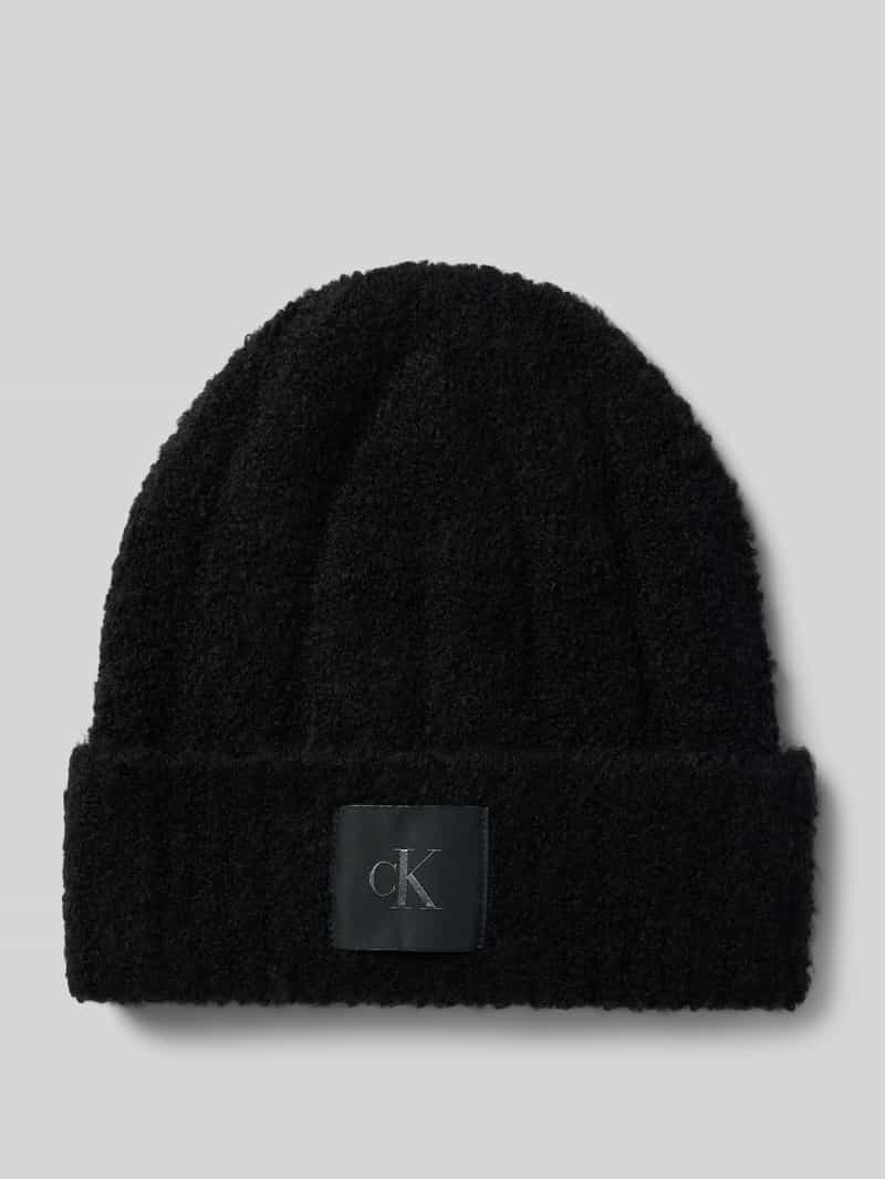 Czapka beanie z efektem bouclé i naszywką z logo