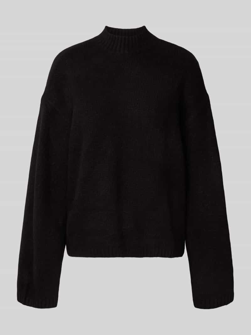 Sweter z dzianiny ze stójką i obniżonymi ramionami