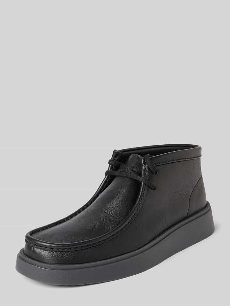Buty sznurowane z fakturowaną podeszwą