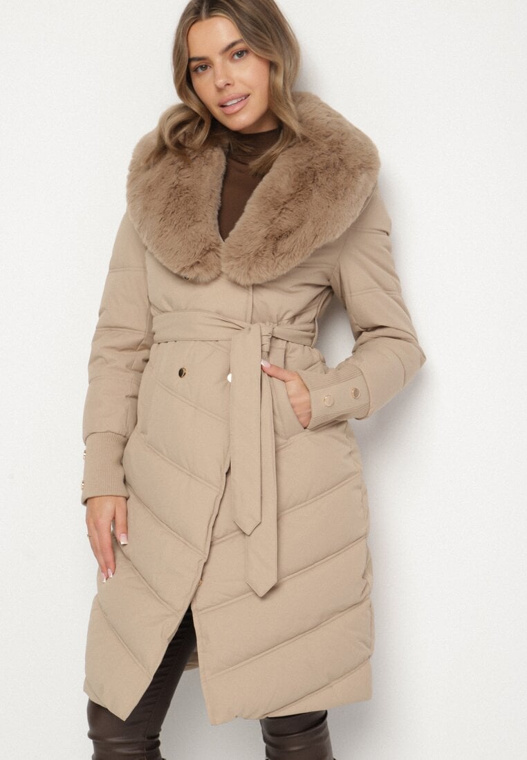 Beżowa Elegancka Kurtka z Pikowanymi Przeszyciami i Futrzanym Kołnierzem Gallea