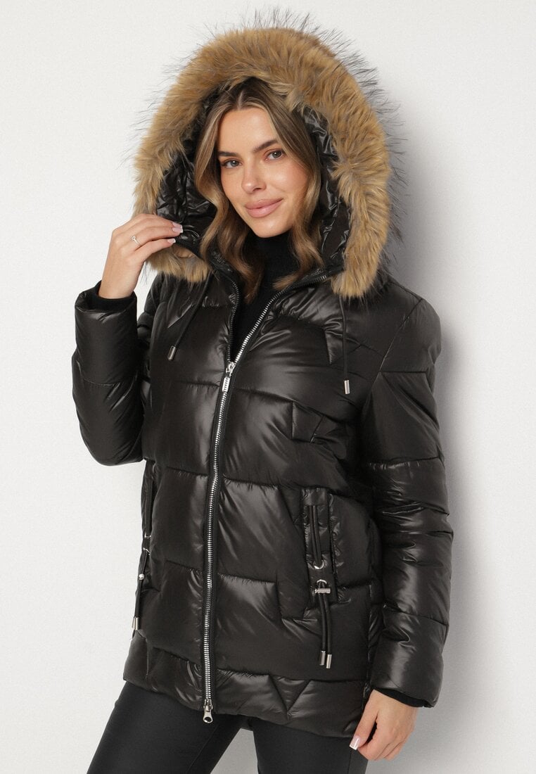 Czarna Pikowana Kurtka z Kapturem z Odpinanym Futerkiem Galiara