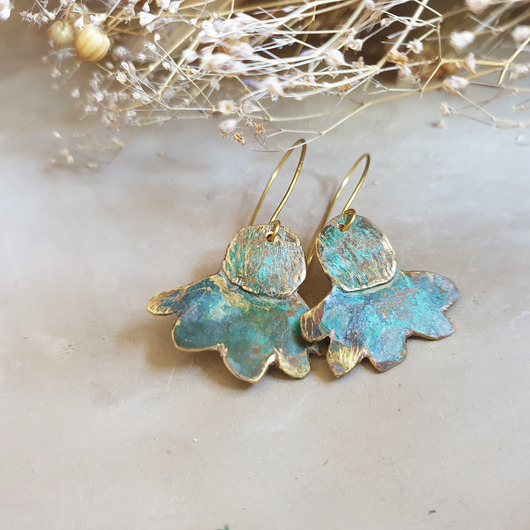 Kolczyki artystyczne patynowane kwiaty chabry z mosiądzu