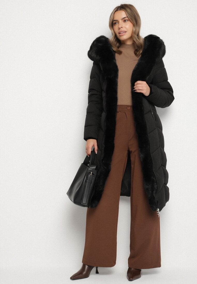 Czarna Pikowana Kurtka z Futerkowym Obszyciem i Paskiem Samiria