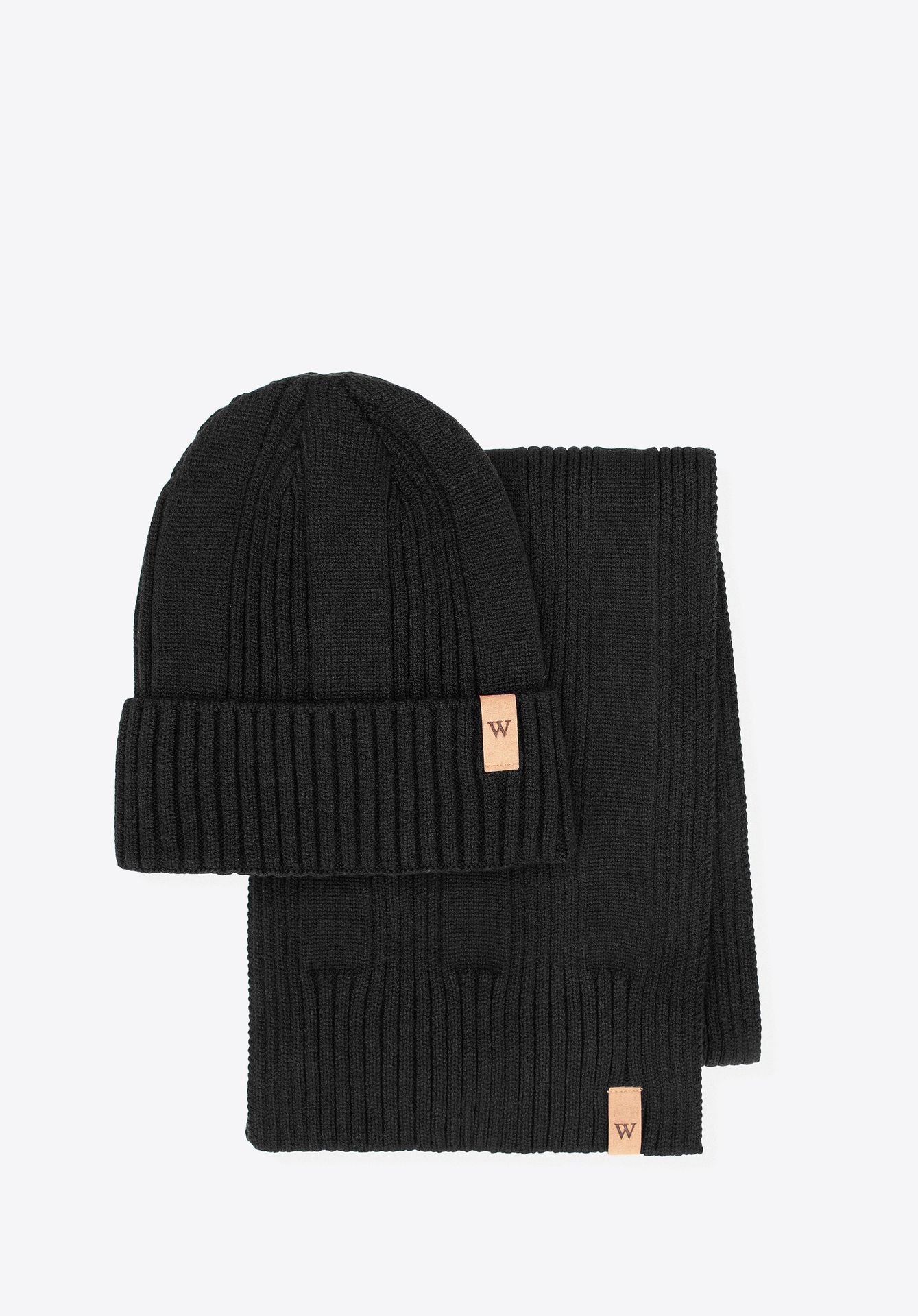 Klasyczny komplet zimowy: czapka i szalik czarny