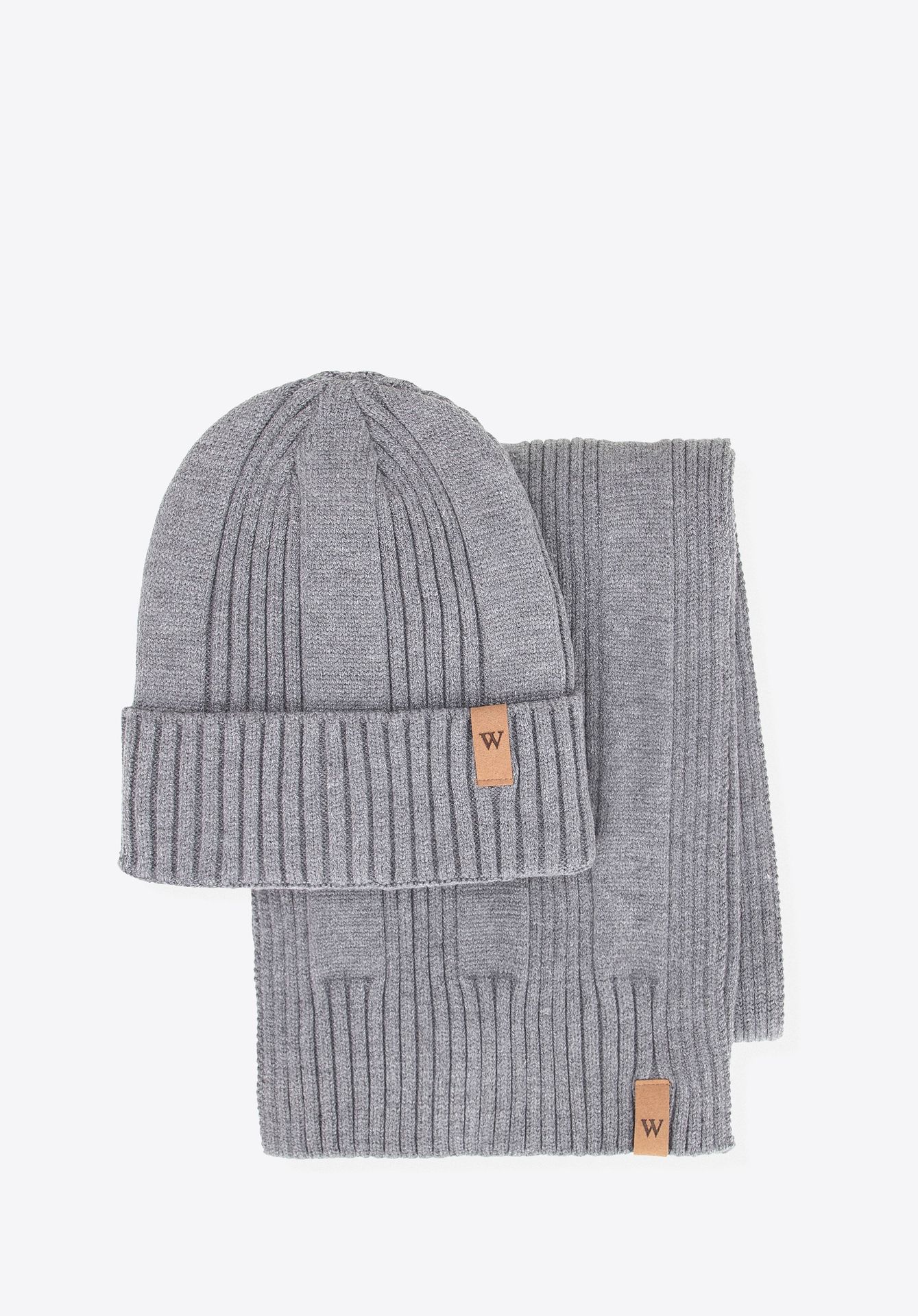 Klasyczny komplet zimowy: czapka i szalik szary