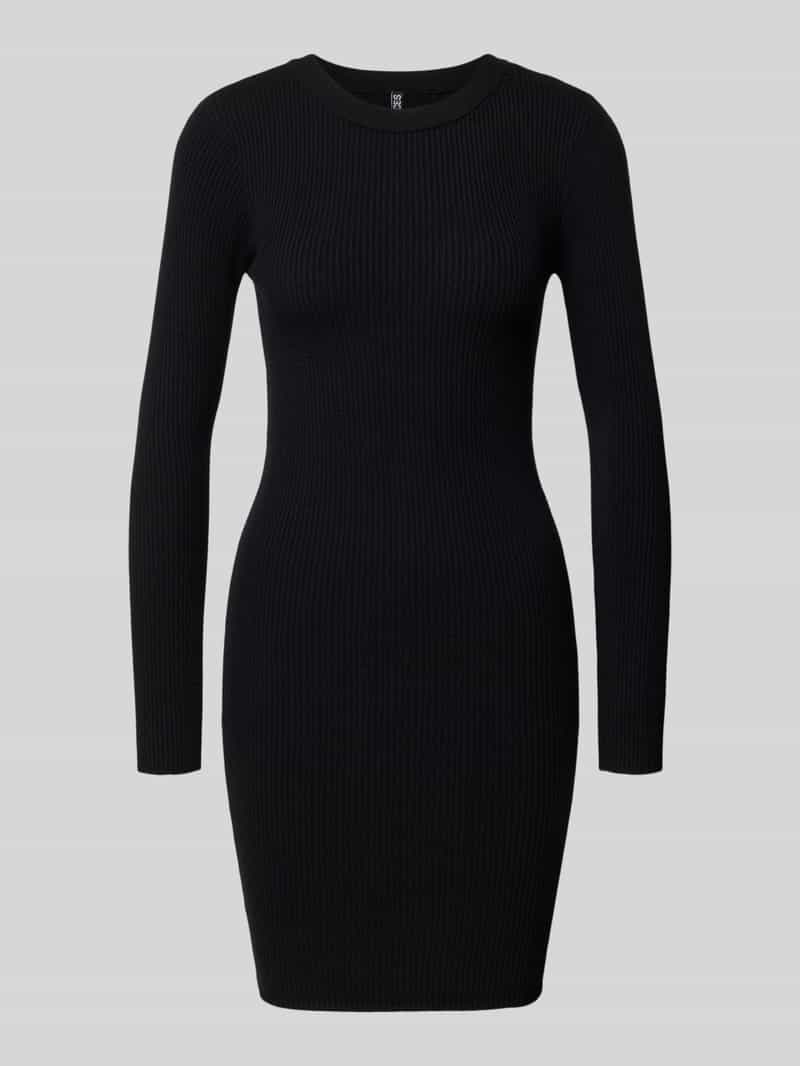 Sukienka mini o dopasowanym kroju z efektem prążkowania model ‘MIRA NEW’