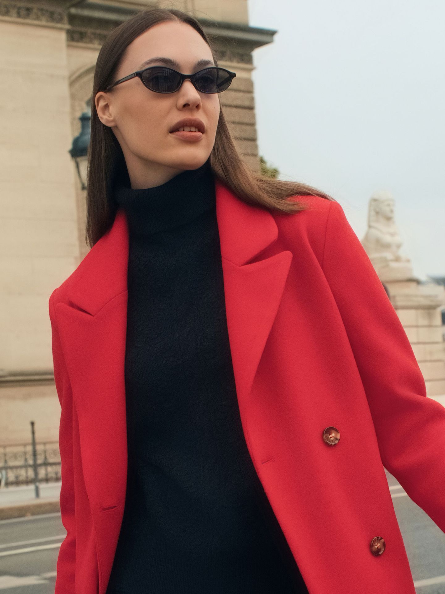 Czarny sweter z golfem