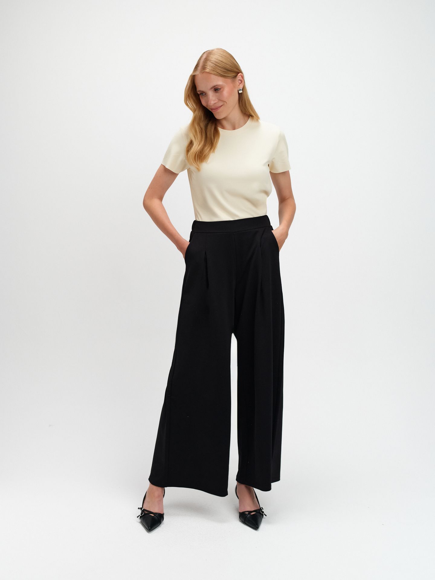 Czarne spodnie materiałowe