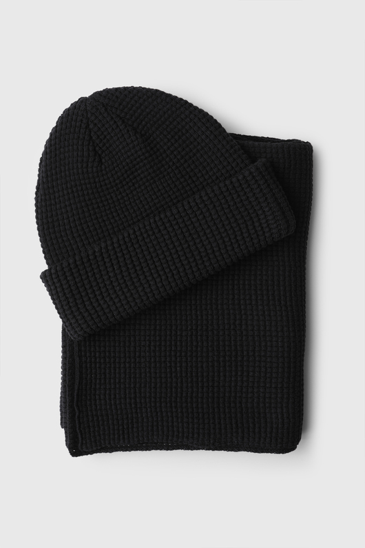 Czarny zestaw czapka i szal 00002A90GXA