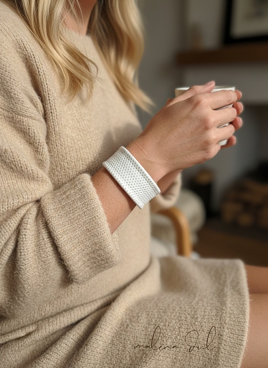 Duża szeroka biała skórzana bransoletka ze skóry naturalnej z fakturą