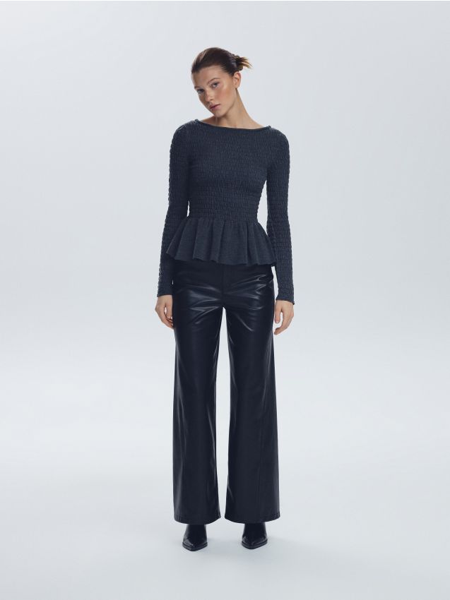 Reserved - Kreszowana bluzka z baskinką - ciemnoszary