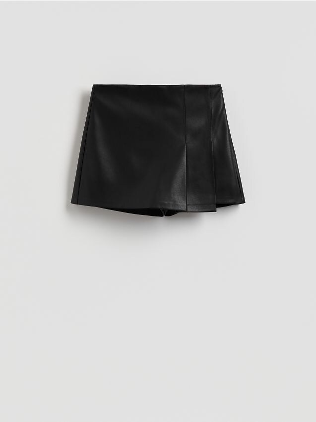 Reserved - Spódnico-szorty z imitacji skóry - czarny