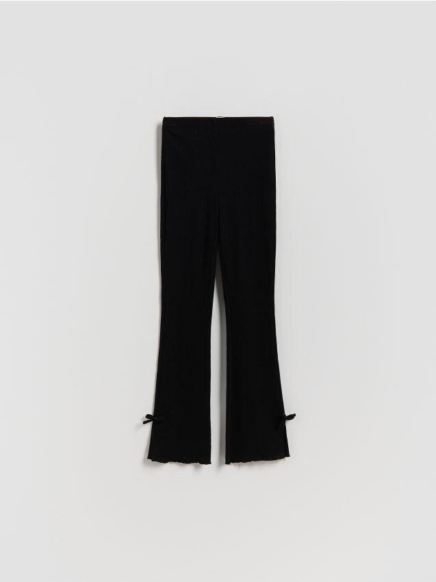 Reserved - Prążkowane spodnie z kokardkami - czarny