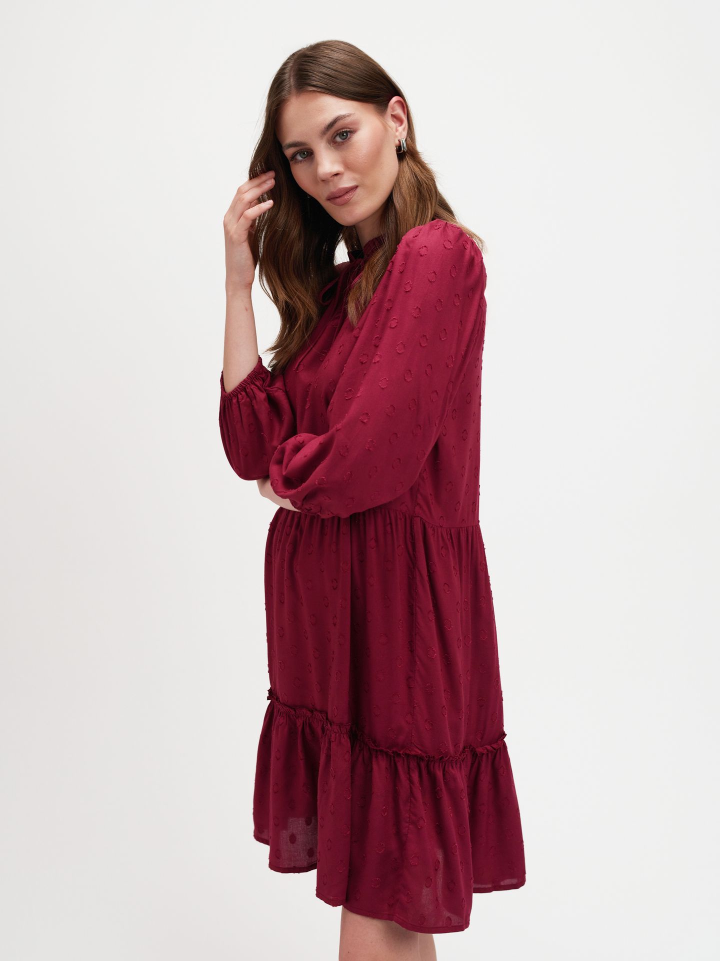 Burgundowa sukienka tkaninowa