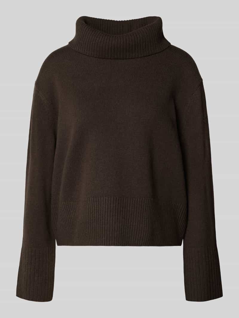 Sweter z dzianiny z golfem