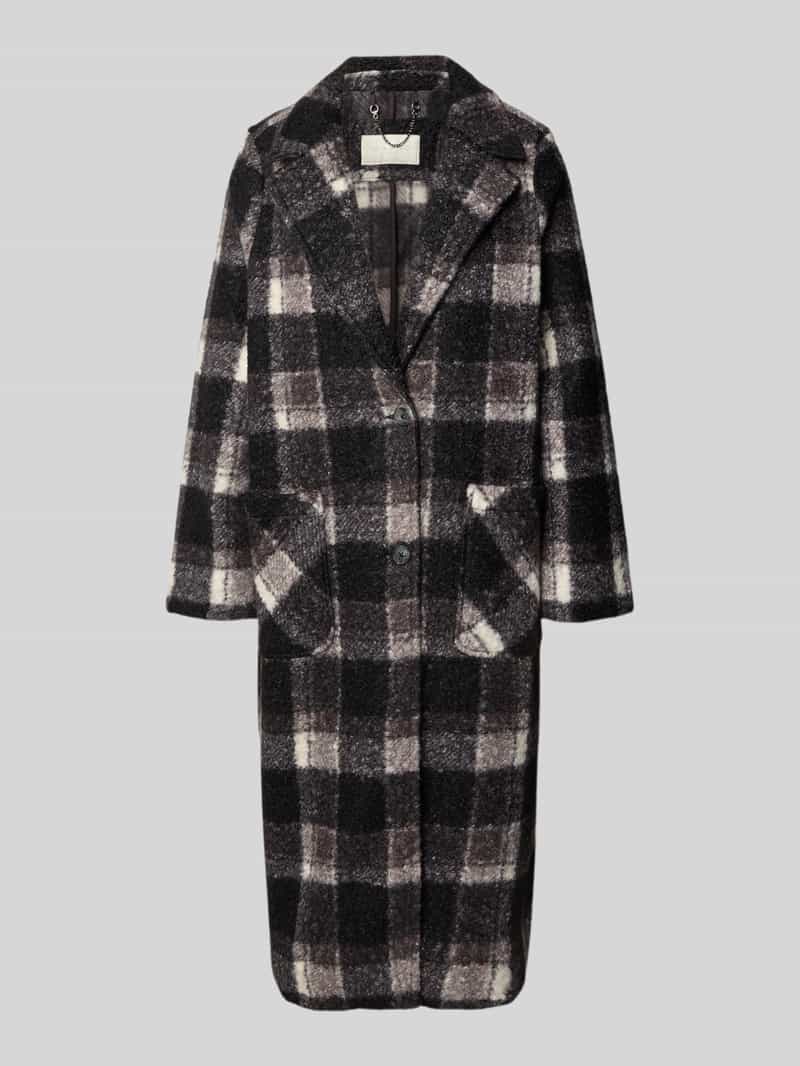 Płaszcz z kołnierzem z połami i nakładanymi kieszeniami