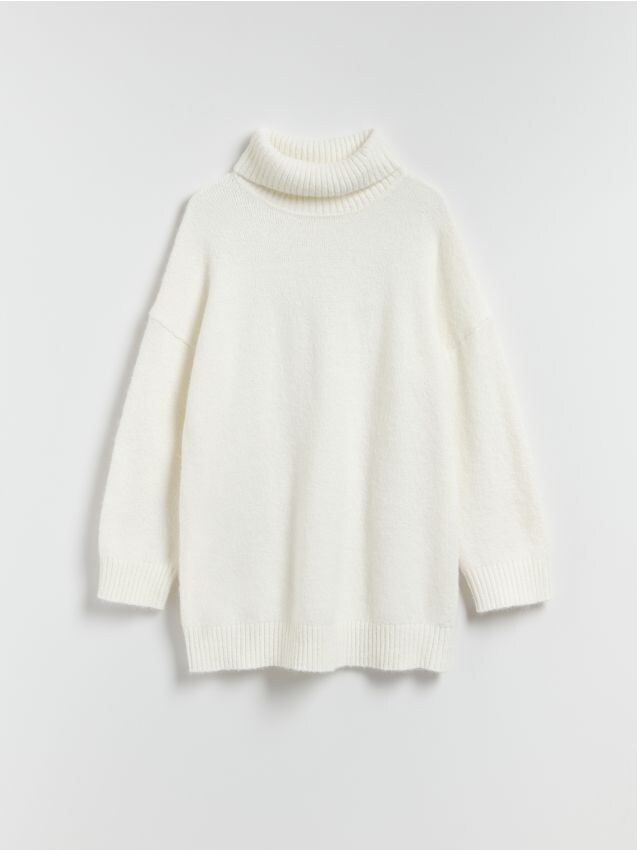 Reserved - Długi sweter z golfem - złamana biel