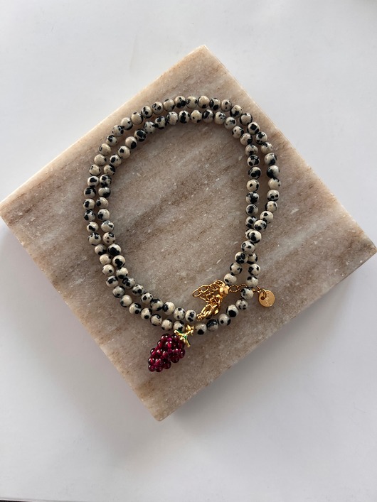 Handmade naszyjnik z jaspisem dalmatyńskim i plecionym owocem