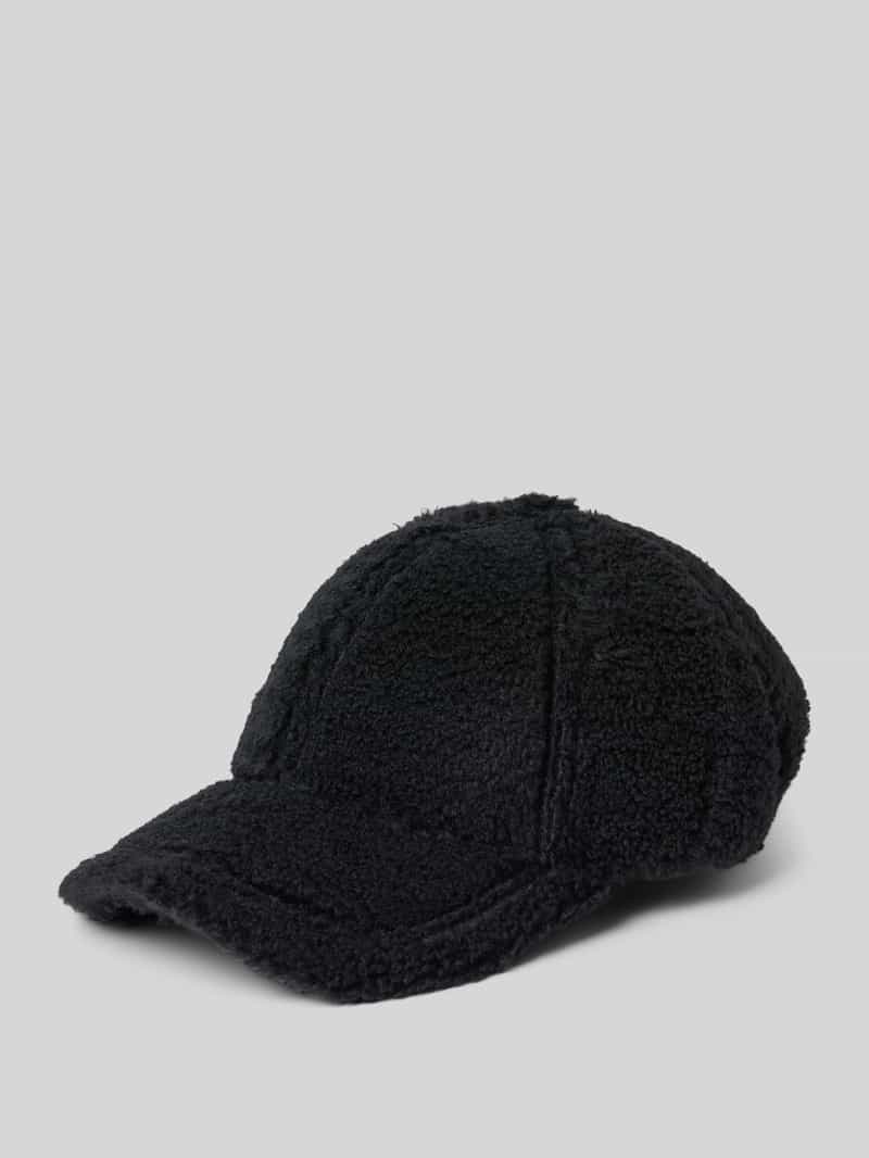 Czapka z daszkiem z futerka