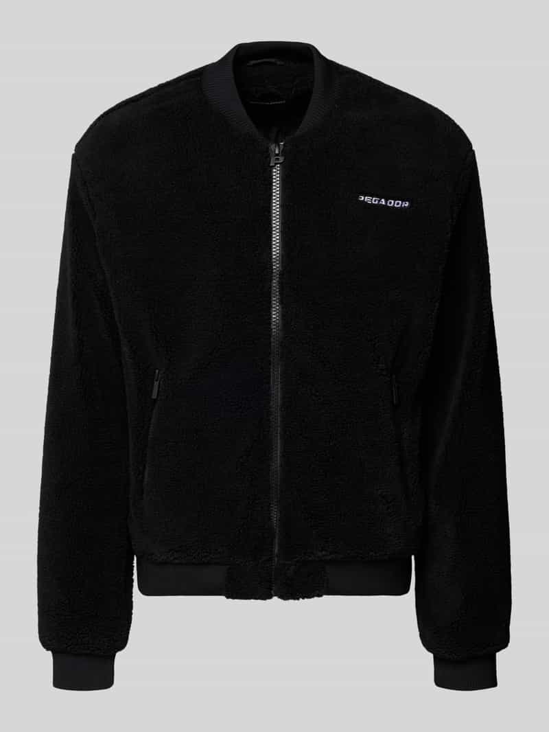 Bomberka z futerka z wyhaftowanym logo